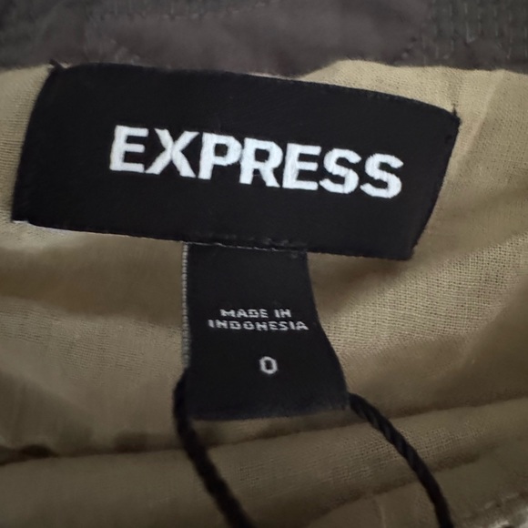 Express cute layer light olive skirt - Picture 3 of 3